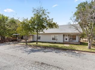 515 N Angelina St, Henrietta, TX 76365