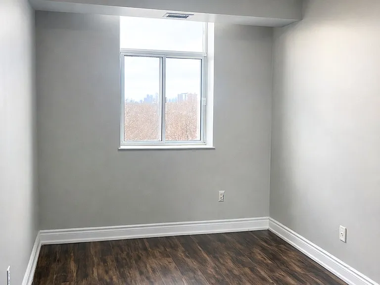 3559 Eglinton Ave W #611 — Photo 11