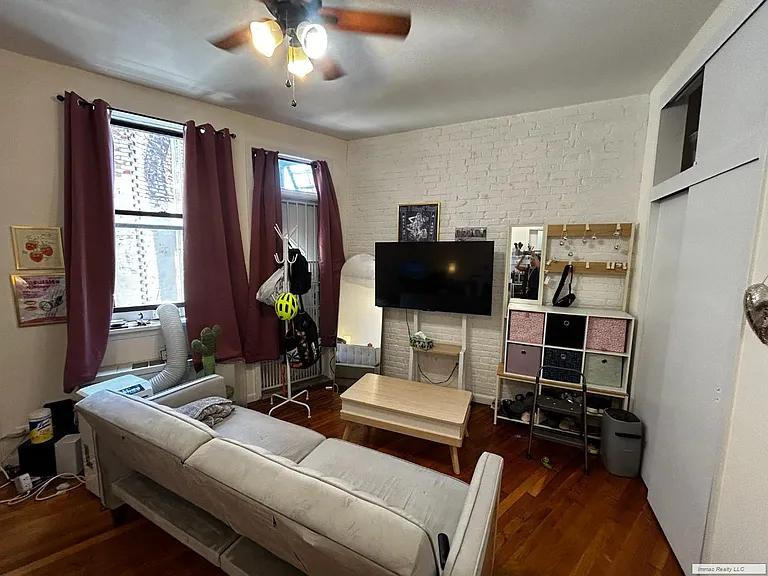 2020 Broadway #7A — Photo 3