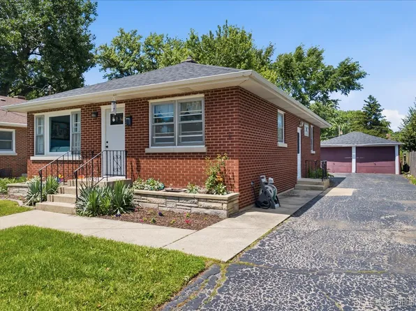 9 Ridge Rd, Lemont, IL 60439