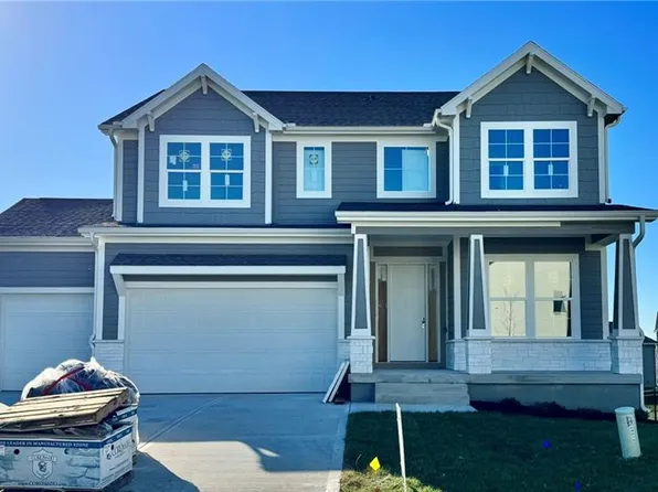 9016 Driftwood St, Lenexa, KS 66227