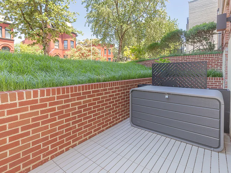 901 D St NE #1 — Photo 40