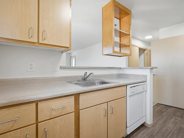 Terrace At Columbia Knoll Apartments — Photo 3