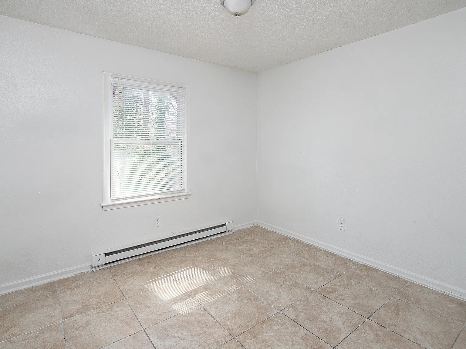 2 bed, 700 sqft, $1,060 — Photo 3