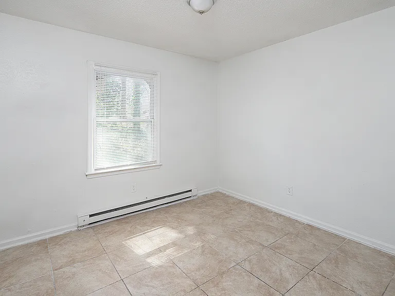 2718 Crescent Ln #D — Photo 2