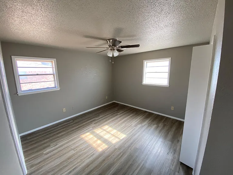 5206 Floyd Ave — Photo 6