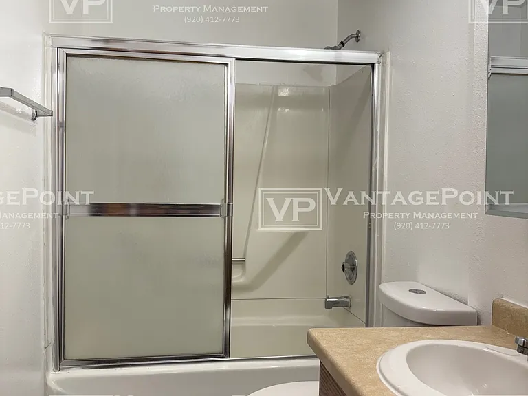 417 Dousman St #7 — Photo 10