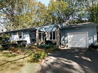 750 Woodward Rd, North Providence, RI 02904