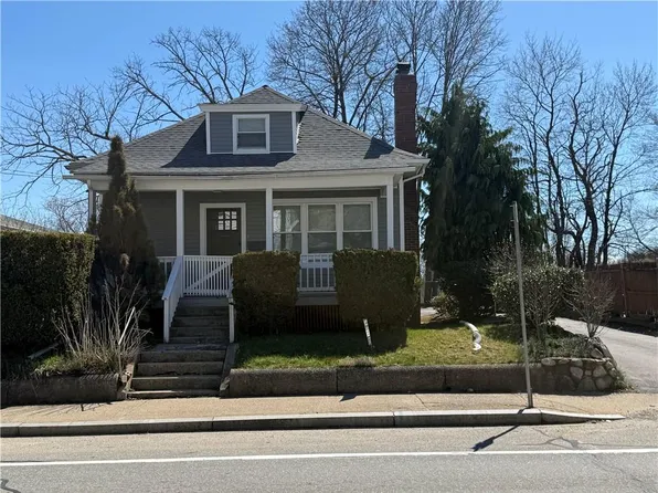 1076 Plainfield St, Johnston, RI 02919