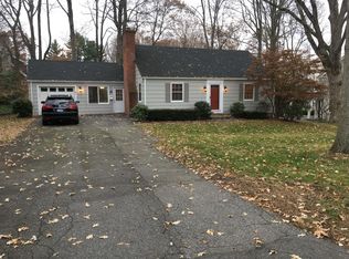 46 Hawthorne Rd, New Canaan, CT 06840