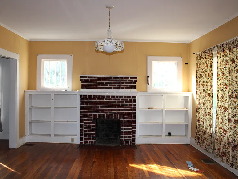 1005 Baxter St N — Photo 6