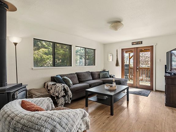 3rd image of 44250 Lakeview Avenue