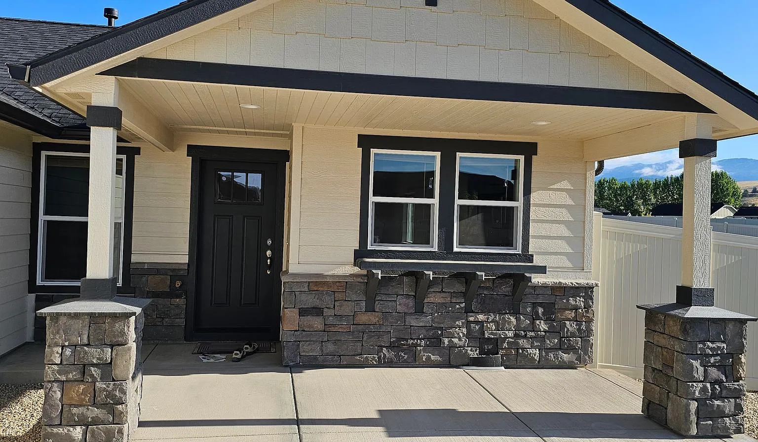 3 Bed/2 Bath Home in the Frenchtown School District! — Photo 4