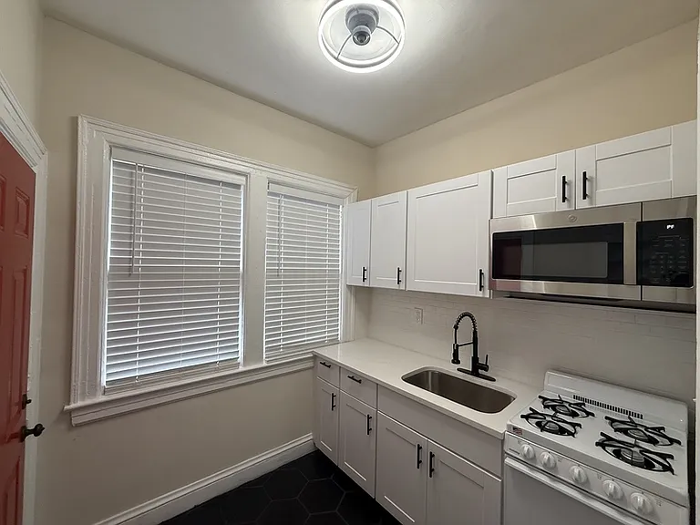 2738 Riverside Ave #14 — Photo 7
