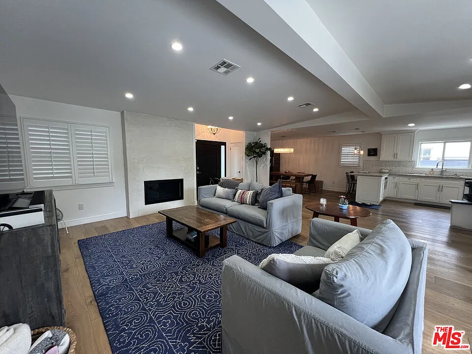 4 bed, 5.0 bath, 2784 sqft, $14,500 — Photo 3