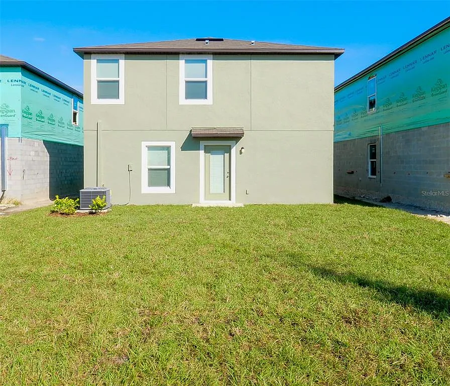 5 bed, 2.5 bath, 2217 sqft, $2,700 — Photo 3