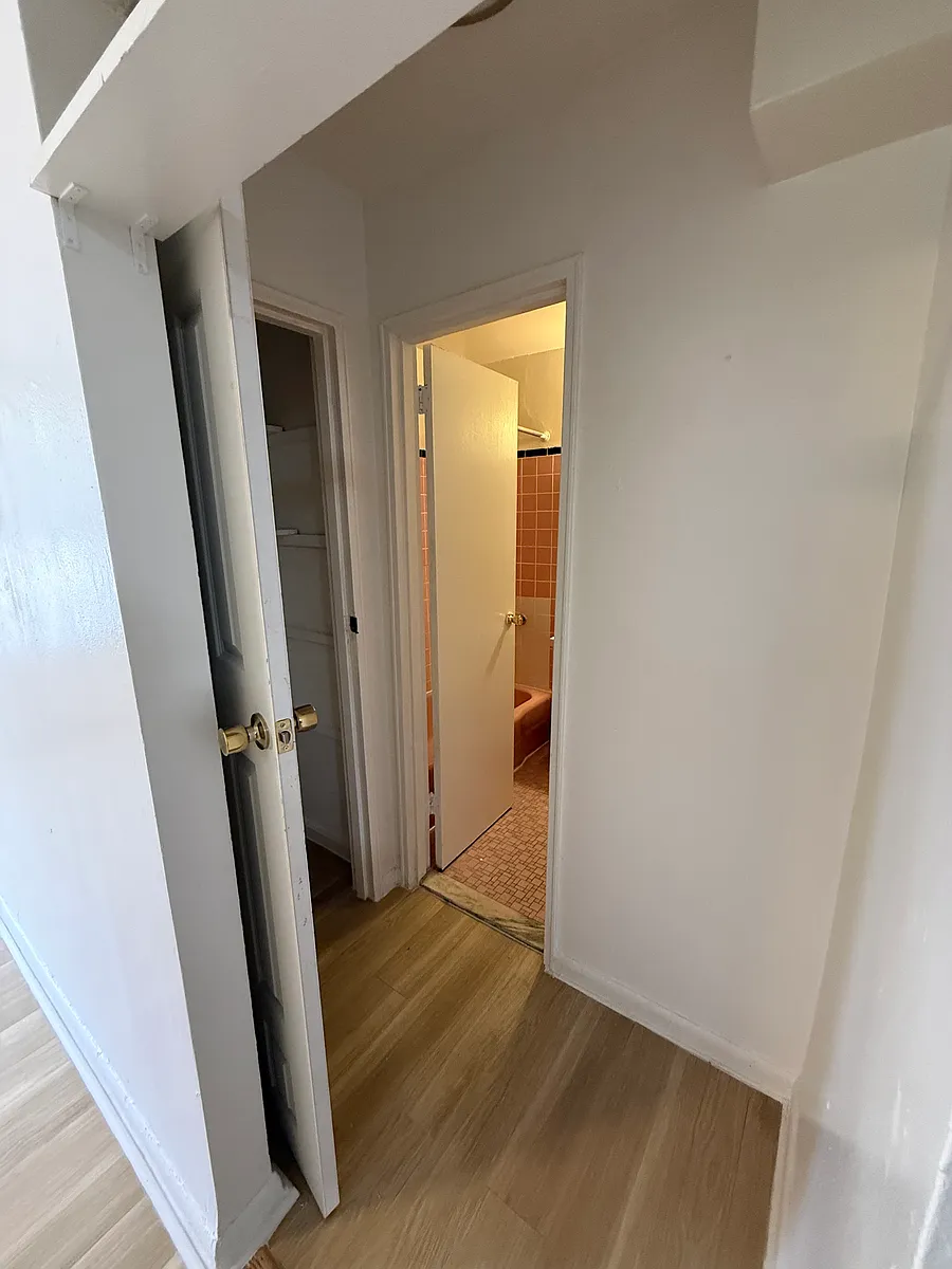 Building Photo - 4303 Baychester Ave #1