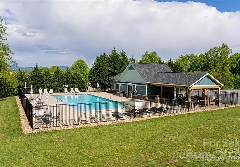 5 Maxim Ct — Photo 32
