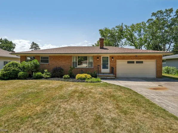 270 Starlight Dr, Seven Hills, OH 44131