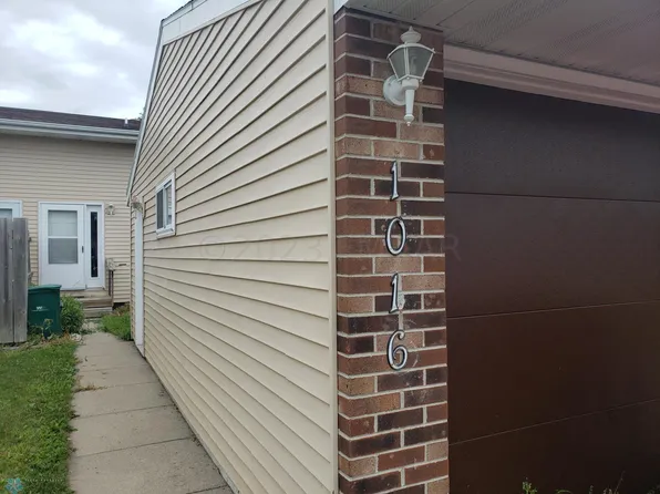 1016 1st St S, Wahpeton, ND 58075