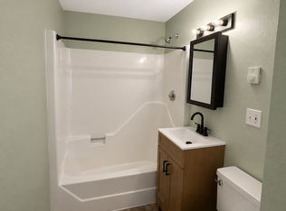 9 Charlton St, Oxford, MA 01540