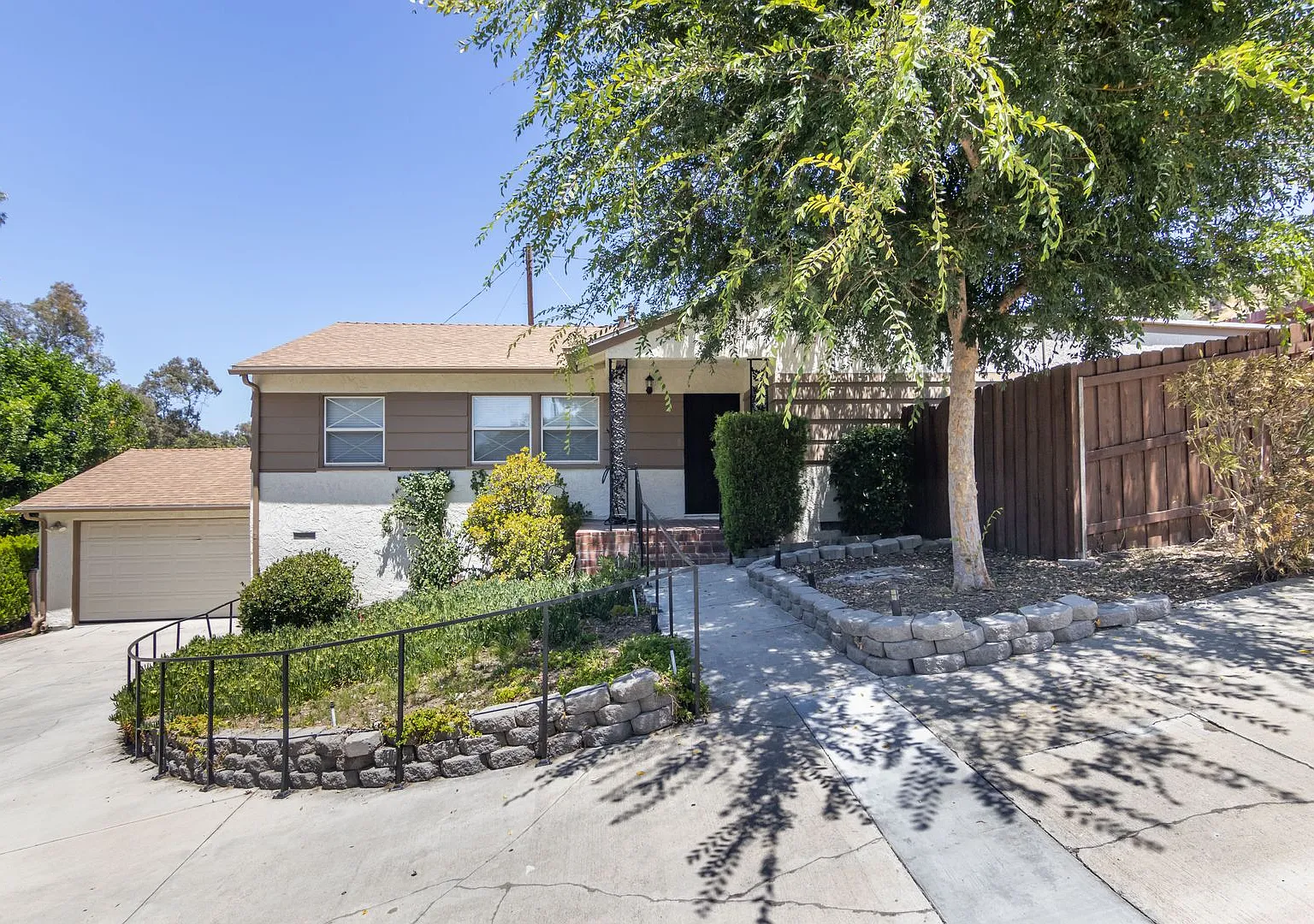 Charming 3 Bedroom 2 Bath Ranch -Style home — Photo 4