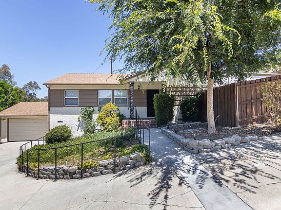 4th image of 22436 Avenue San Luis