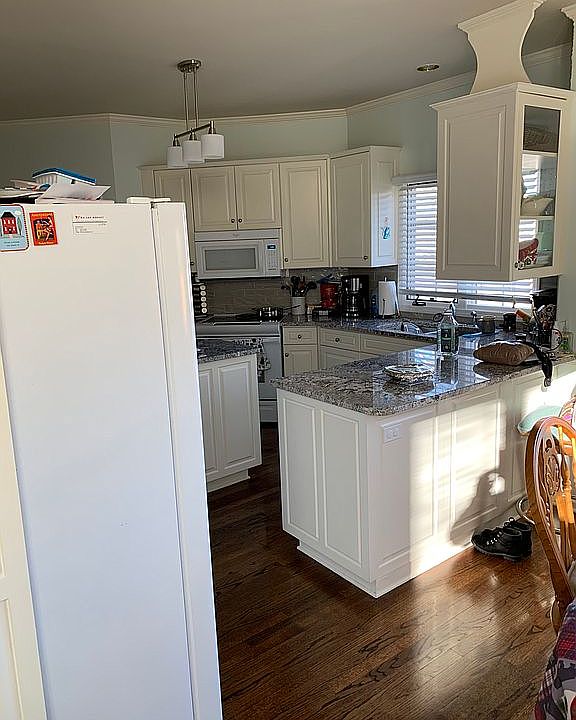 1st image of 811 Villa Plz