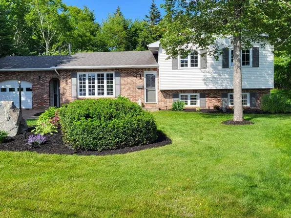 42 Bardmoor Cres, Sydney River, NS B1S 3J6