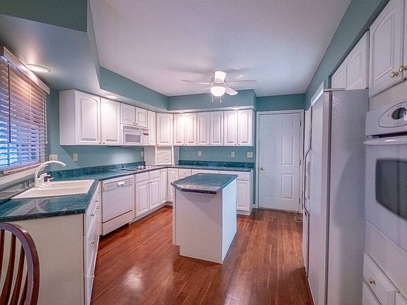 4th image of 521 Aaron Ave