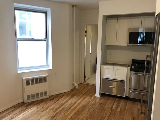 Rented by Waverly Realty Associates | media 2