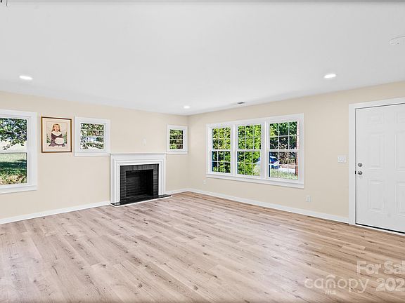 4th image of 1017 W Fisher St
