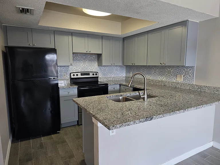 3235 Bloomingdale Villas Ct — Photo 16