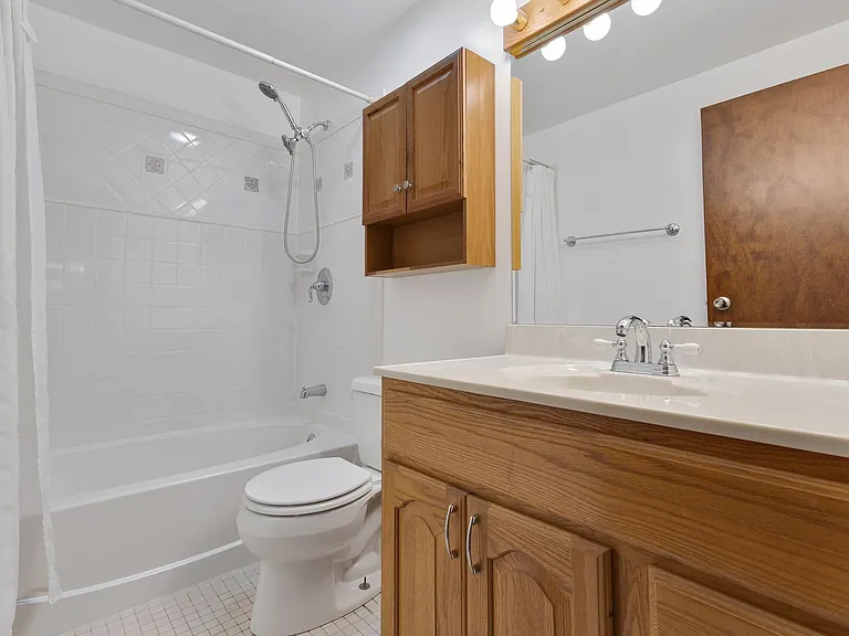 117 Cotuit Ct — Photo 12