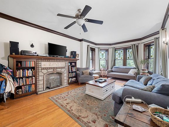 3rd image of 3425 N Oakley Ave #2