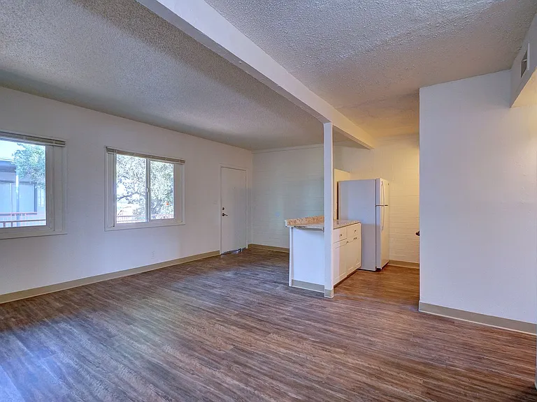 1841 S Irving Ave — Photo 6