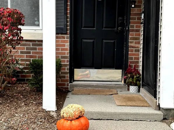 31516 Orchard Crk, Farmington, MI 48334