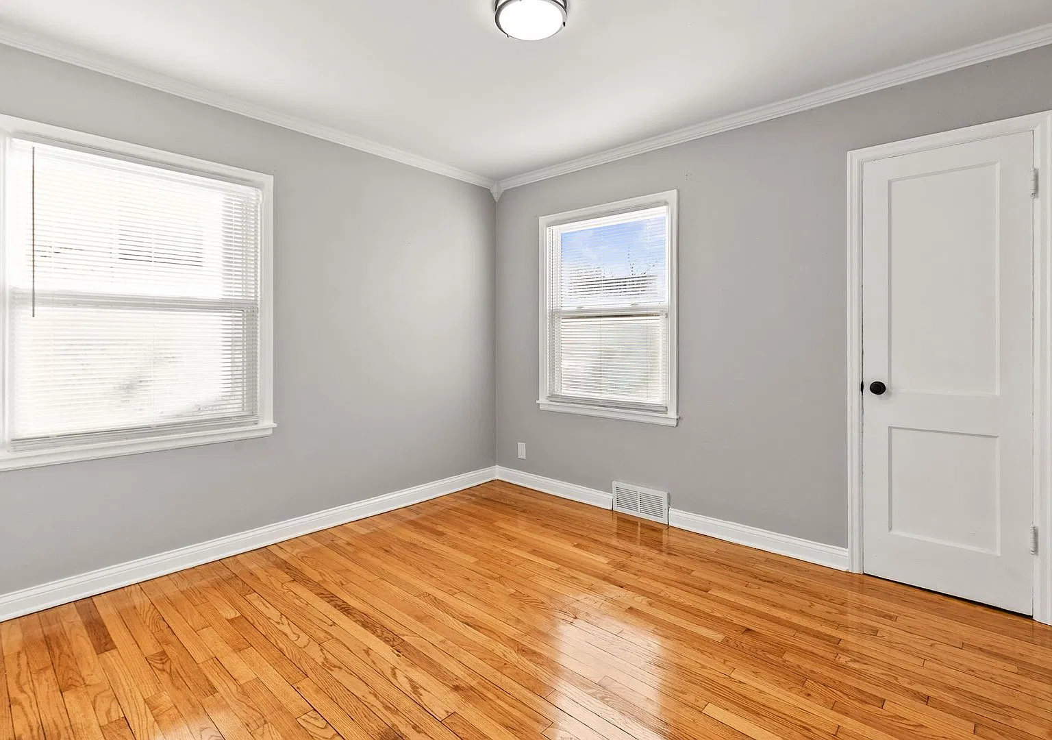 3 bed, 1967 sqft, $2,300 — Photo 3