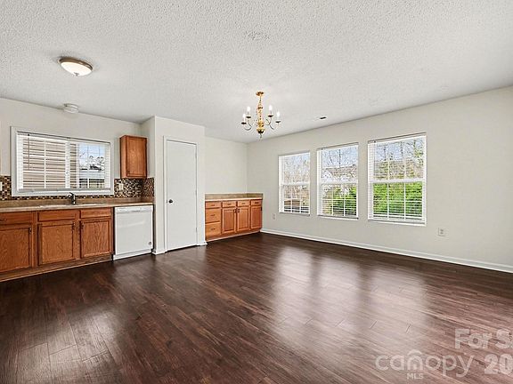 4th image of 4426 Red Hook Rd