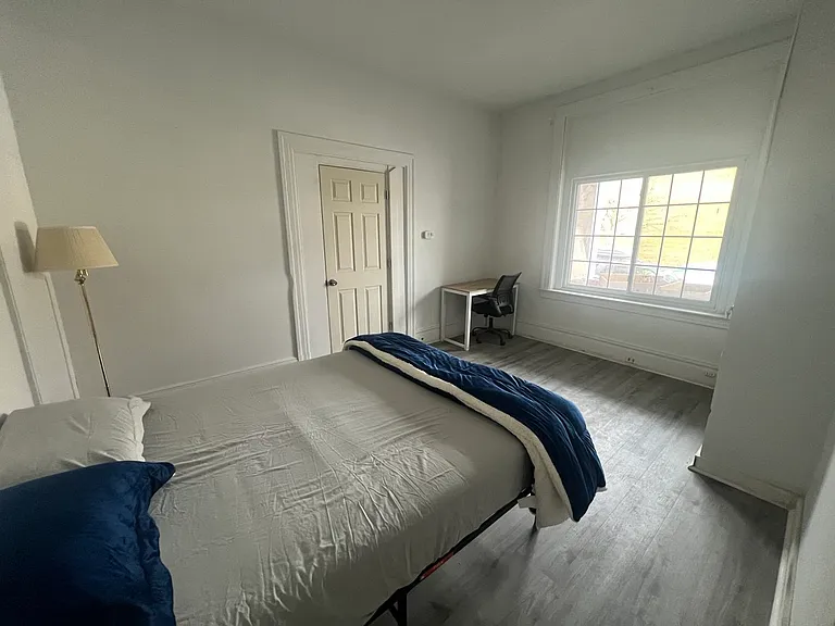 822 Adelaide St — Photo 7