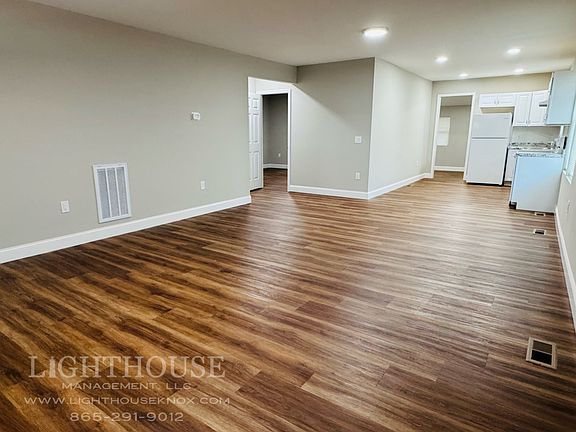 4th image of 2706 Louise Ave