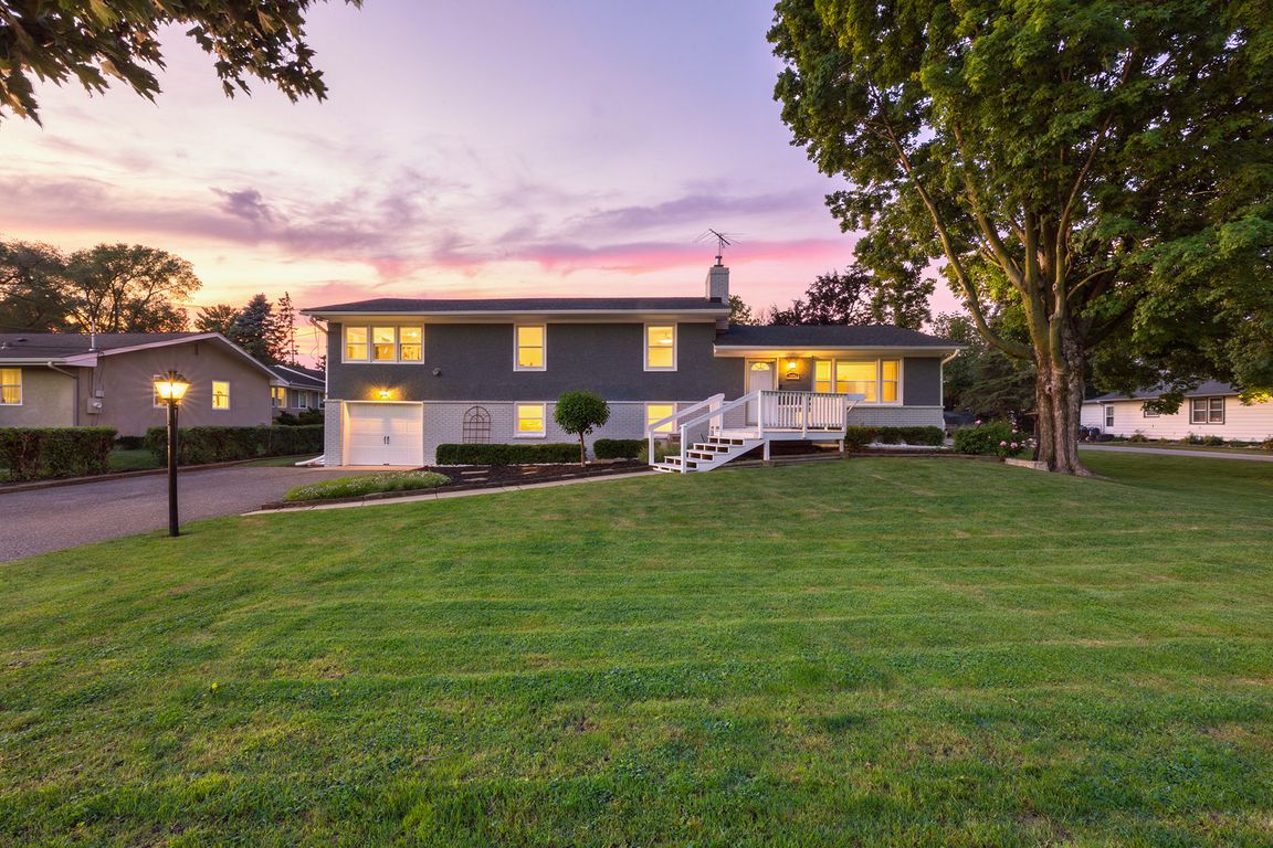 Welcome home to 2857 Vanderbie St
