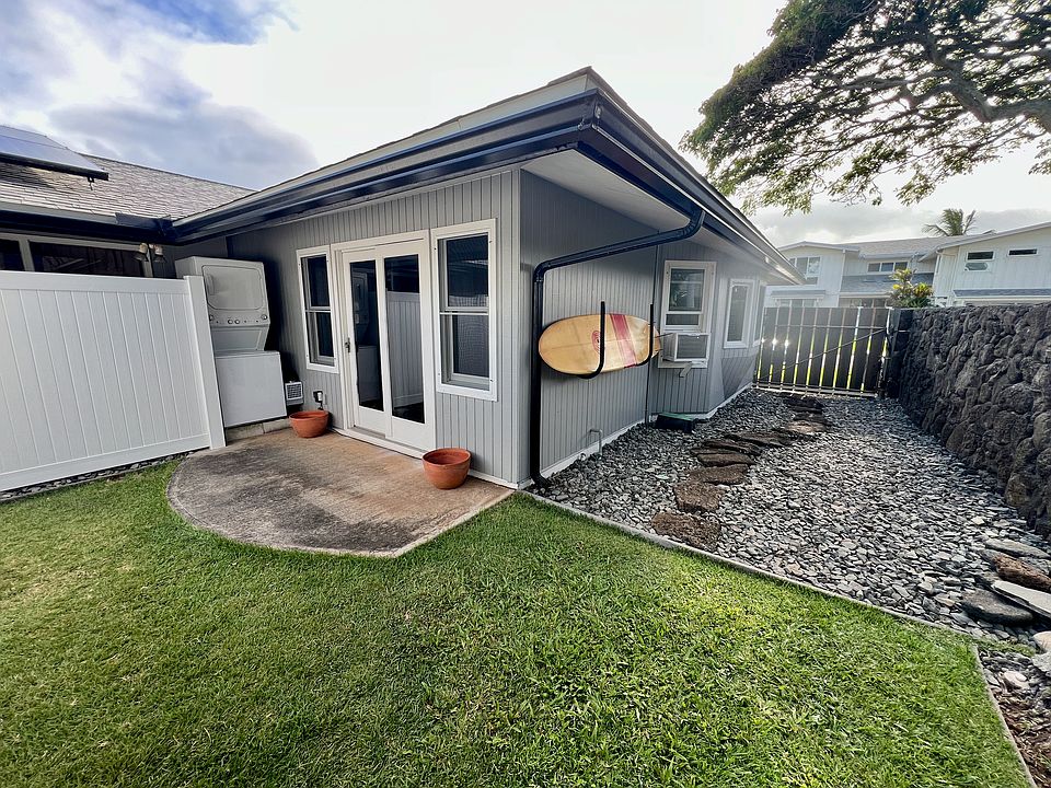 The studio has 500 square feet of indoor and outdoor living space, plus a large side yard.