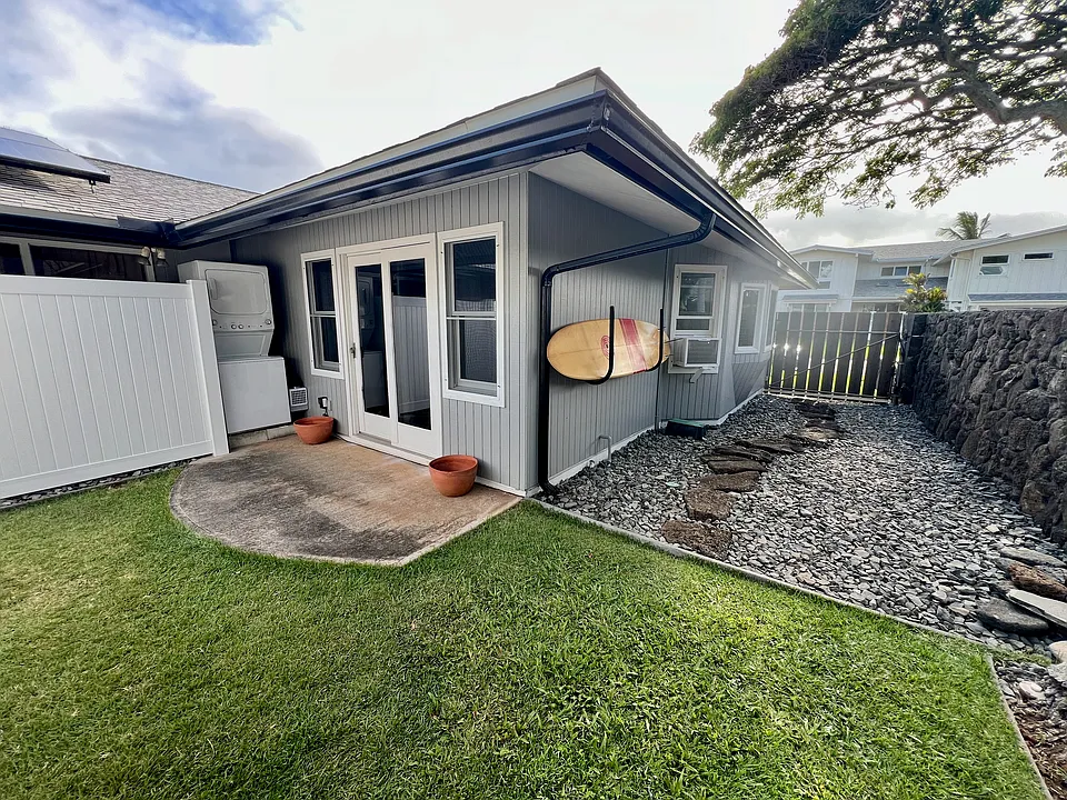 The studio has 500 square feet of indoor and outdoor living space, plus a large side yard.