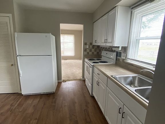 3rd image of 784 E Tennyson Ave
