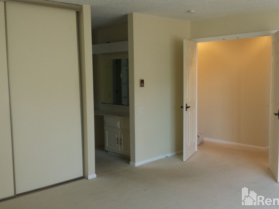 2nd image of 7207 Stratford Cir