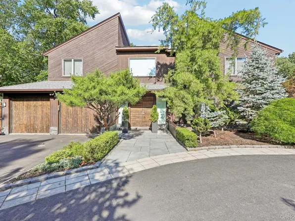 108 Bellows Lane, New City, NY 10956