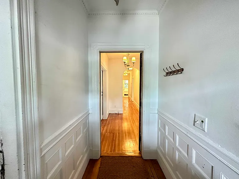 35 Waldeck St #1 — Photo 2