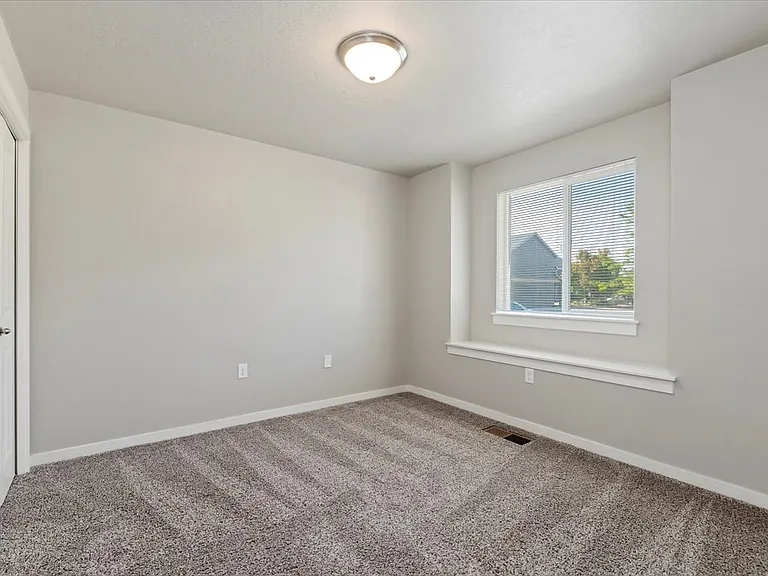 WhistleStop Apartments — Photo 34