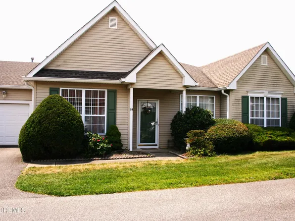 24 Deerchase Lane, Lakewood, NJ 08701